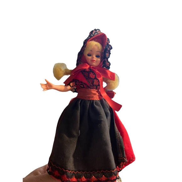 Set of 6 ethnic dolls. Measures 9 inches to 8 inches. - Picture 8 of 8